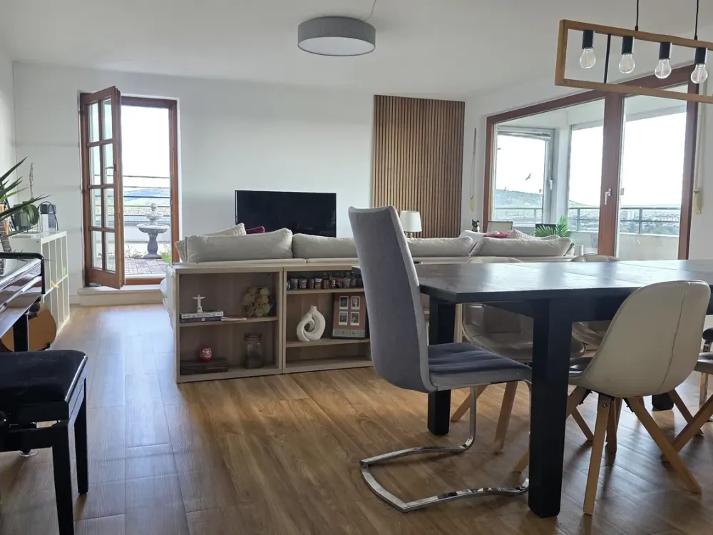 Über den Dächern von Waiblingen: 3,5-Zimmer-Wohntraum mit Weitblick-Dachterrasse!