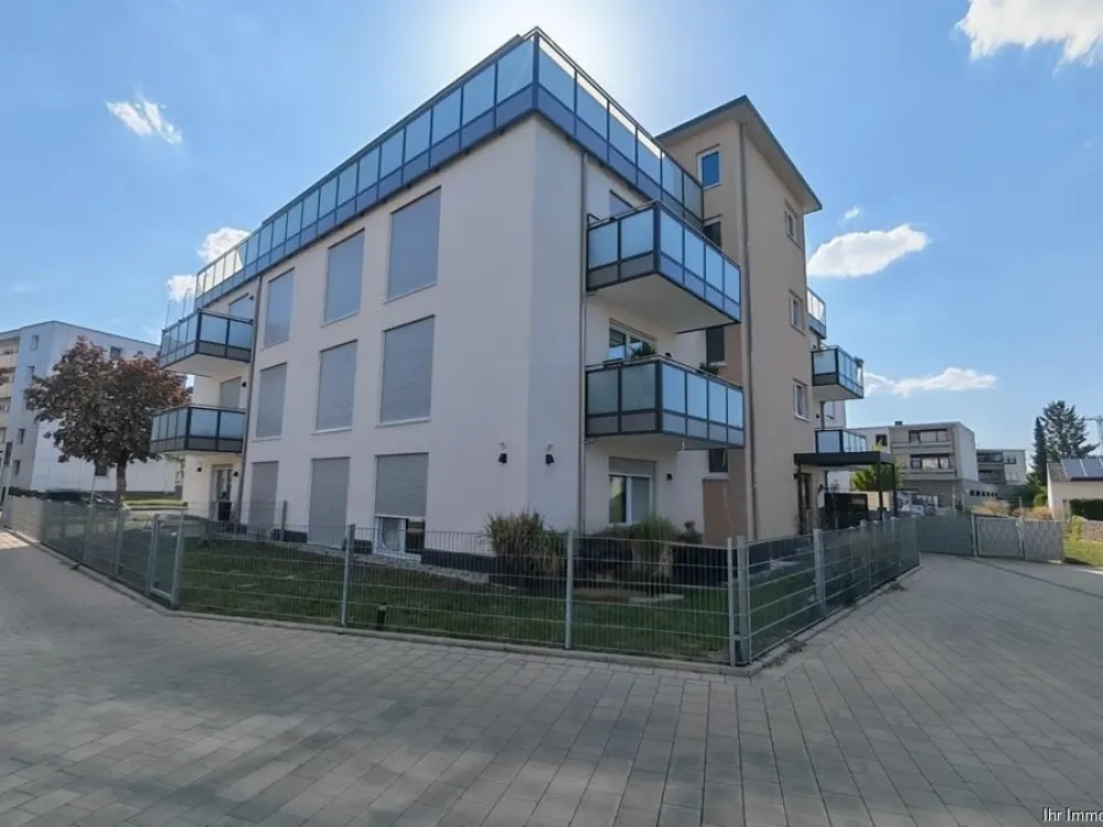 Age-appropriate 3-room penthouse apartment with southeast roof terrace