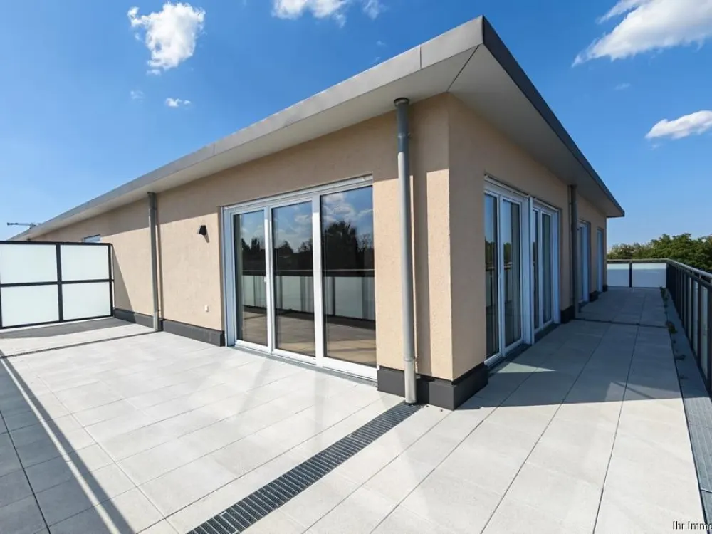 Age-appropriate 3-room penthouse apartment with southeast roof terrace