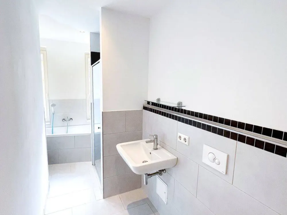 Mit Dusche und Wanne! Inkl. EBK