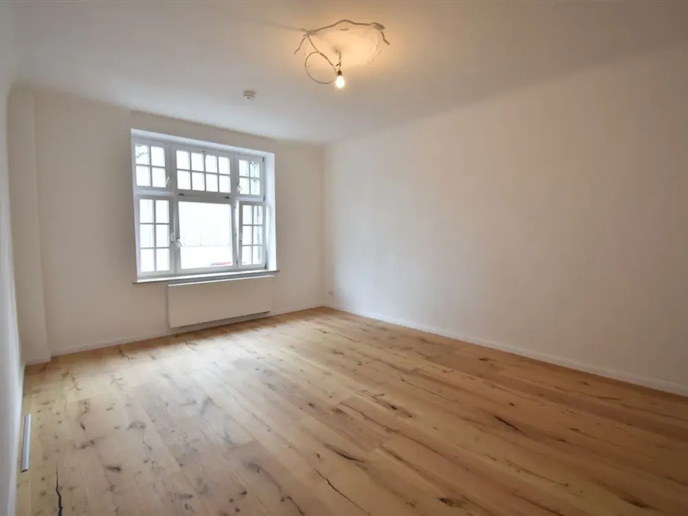 Rheinlage! Sanierte 2-Zi-Whg mit Balkon & Altbaucharme