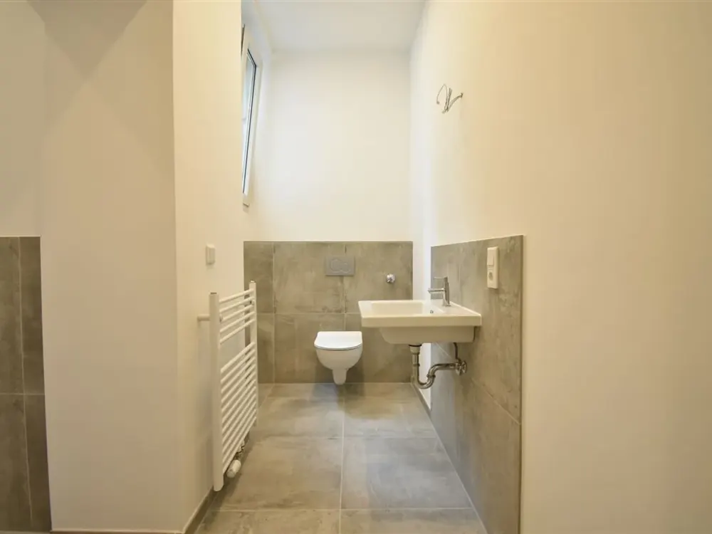Rheinlage! Sanierte 2-Zi-Whg mit Balkon & Altbaucharme