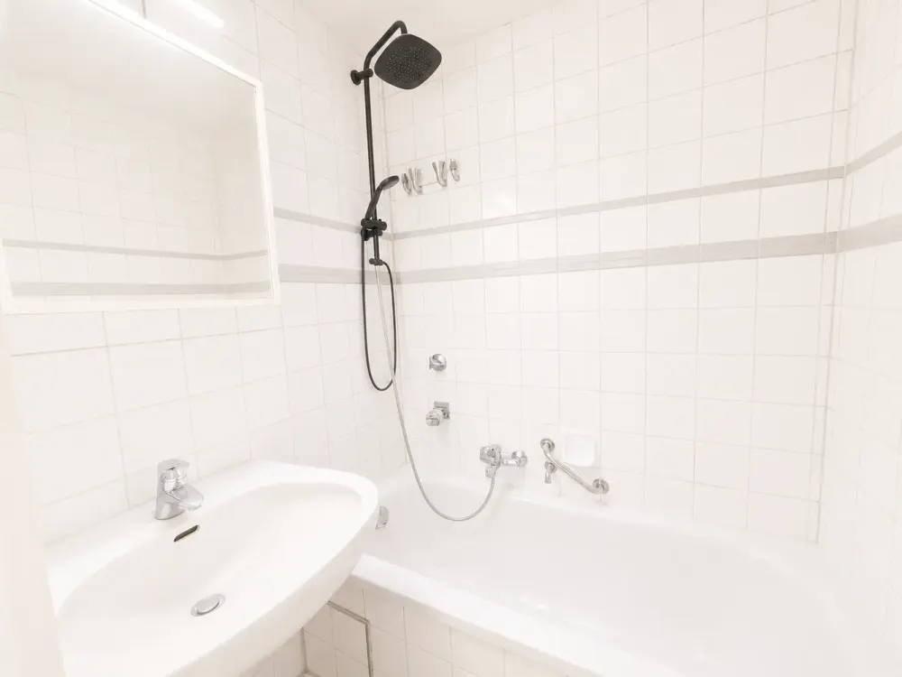 ERSTBEZUG NACH SANIERUNG: MODERNE 2-Zimmer Wohnung - in Zentraler Lage