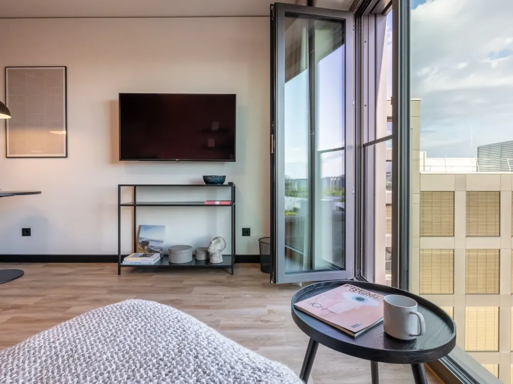 Coliving, furnished apartments with community spaces, coworking and gym
