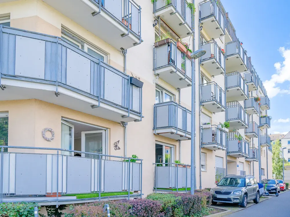 Gemütliche 1-Raumwohnung* EBK* 4.OG* Süd-Balkon mit Blick über Dresden* Außenjalousien* PKW-SP* TOP*