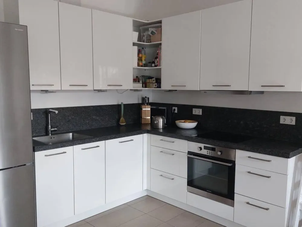 Attraktive 3 Zimmer Wohnung mit EBK (käuflich), gehobener Ausstattung und 2 Balkonen