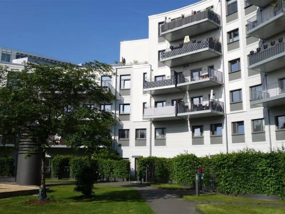 Attraktive 3 Zimmer Wohnung mit EBK (käuflich), gehobener Ausstattung und 2 Balkonen