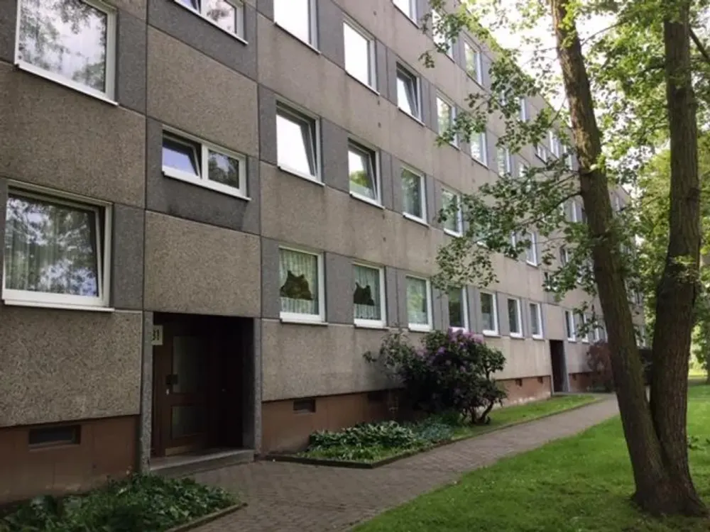 Hier lässt es sich aushalten: günstige 3-Zimmer-Wohnung in einer grünen Wohnanlage