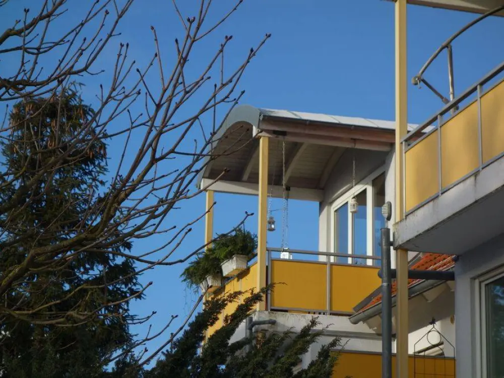 Große, sonnige 2 1/2-Zi-Galerie Mietwohnung mit Loggia!
