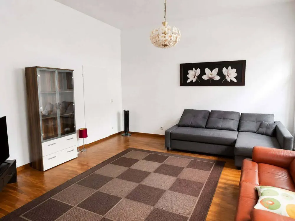 Frisch renovierte Altbauwohnung in Alt-Sachsenhausen 90 m² mit Stellplatz