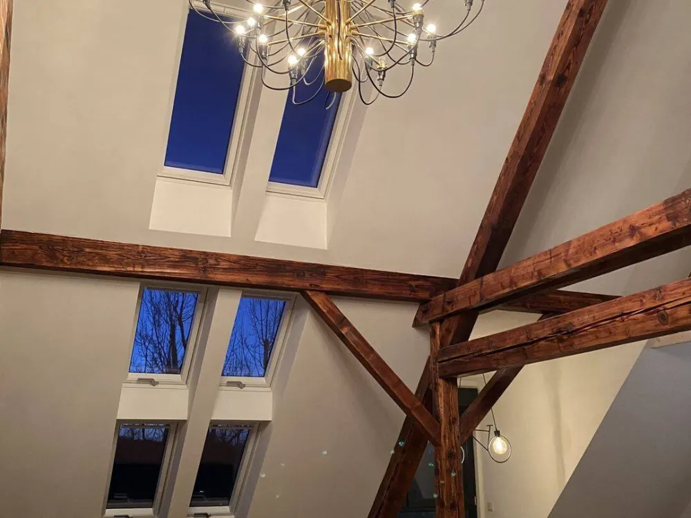 Ausgebaut Premium-Dachgeschosswohnung mit Galerie, Terrasse, Klima und Einbauküche in Limmer