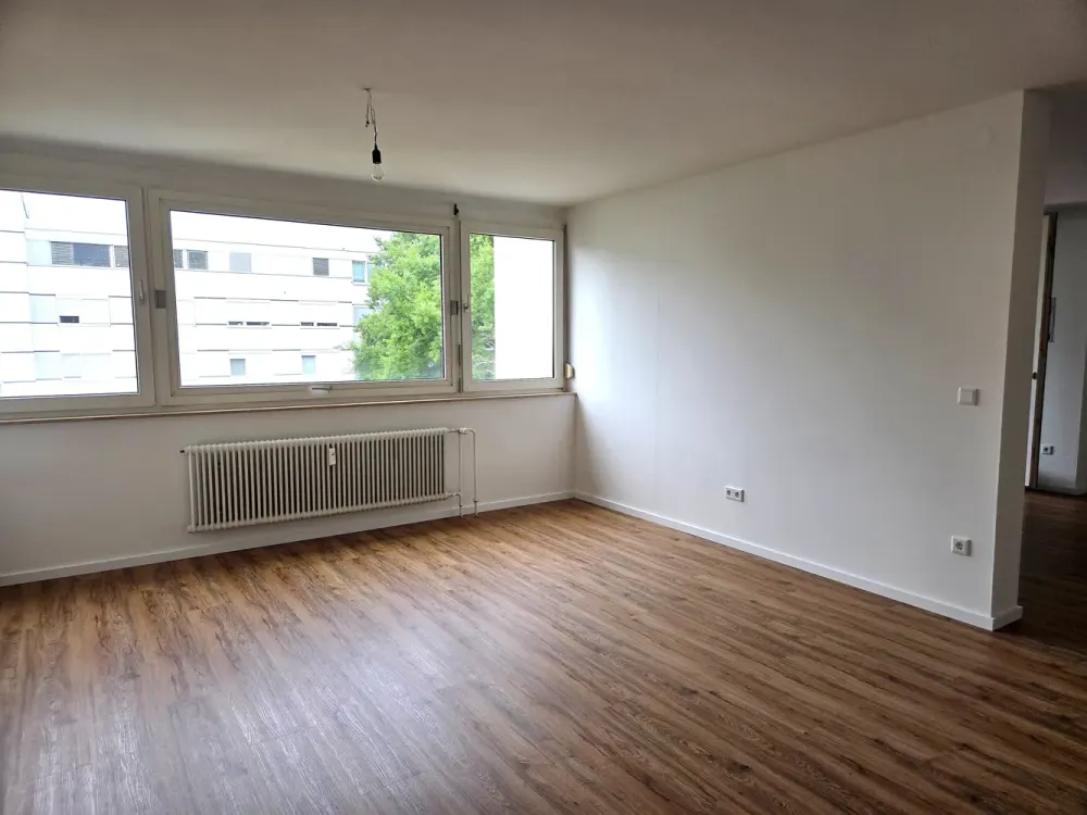 SOFORT FREI - Großzügige 2-Zimmer-Wohnung 85,5 m², Südwest-Balkon & TG, Erstbezug nach Sanierung