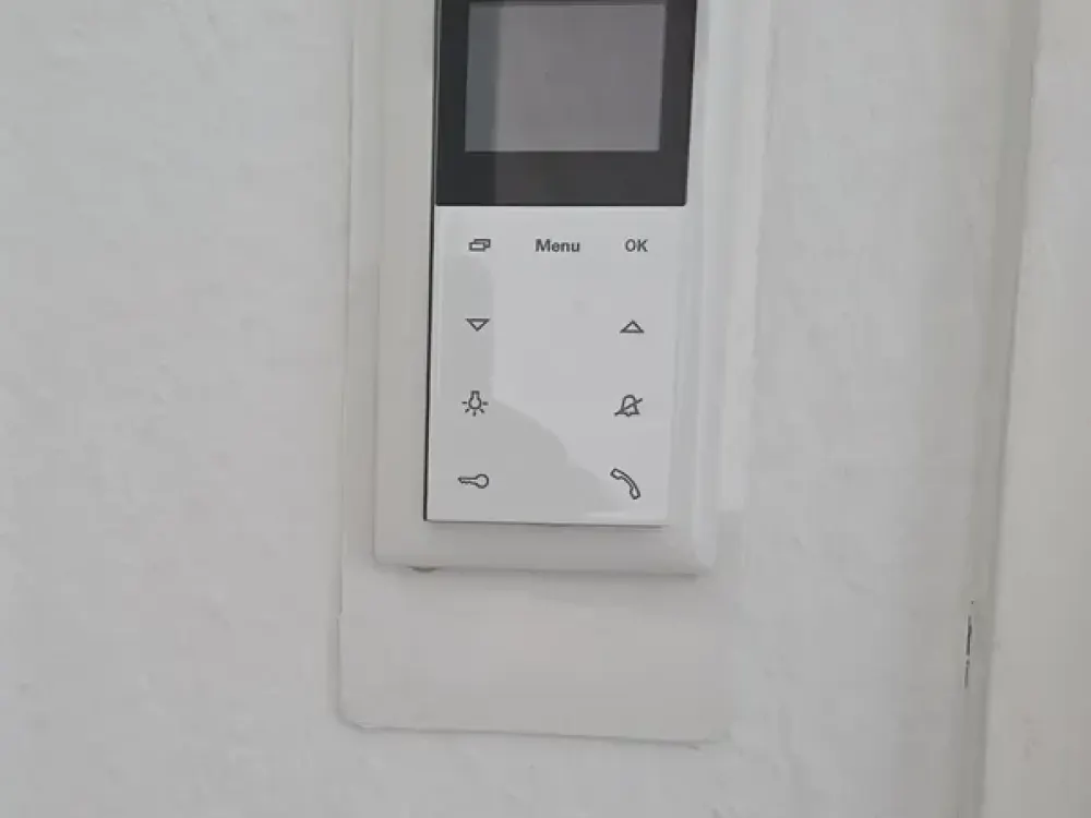SOFORT FREI - Großzügige 2-Zimmer-Wohnung 85,5 m², Südwest-Balkon & TG, Erstbezug nach Sanierung