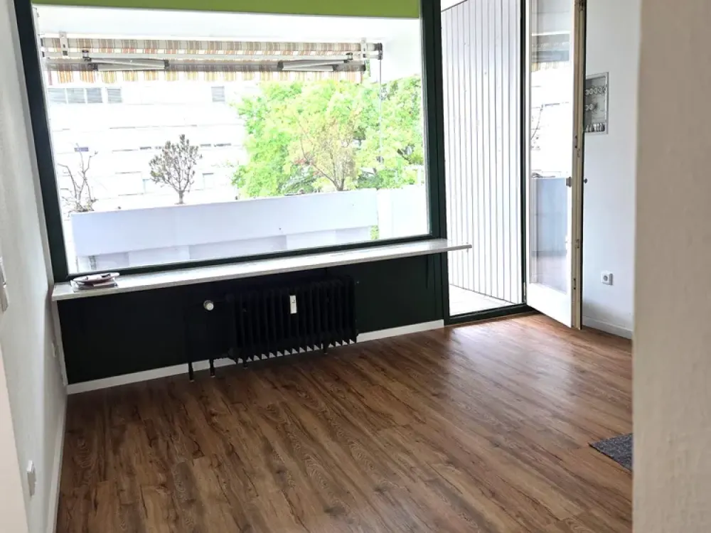 SOFORT FREI - Großzügige 2-Zimmer-Wohnung 85,5 m², Südwest-Balkon & TG, Erstbezug nach Sanierung