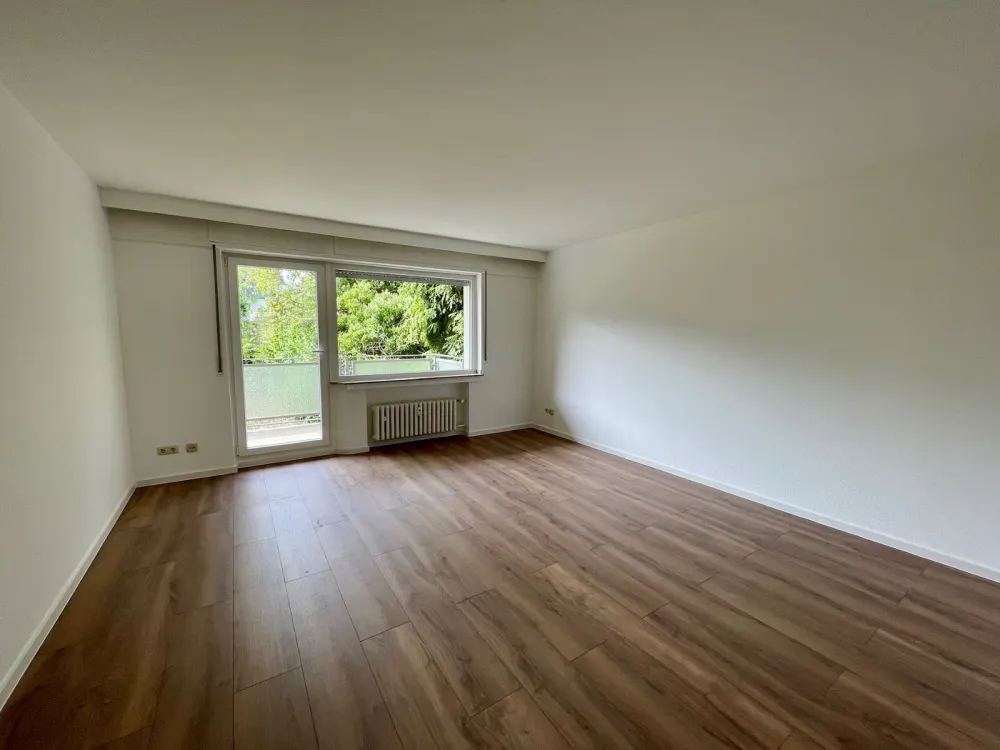 Nagelneu renovierte 3-Zimmer-Wohnung mit Balkon in Köln Niehl, 76 m², ab sofort