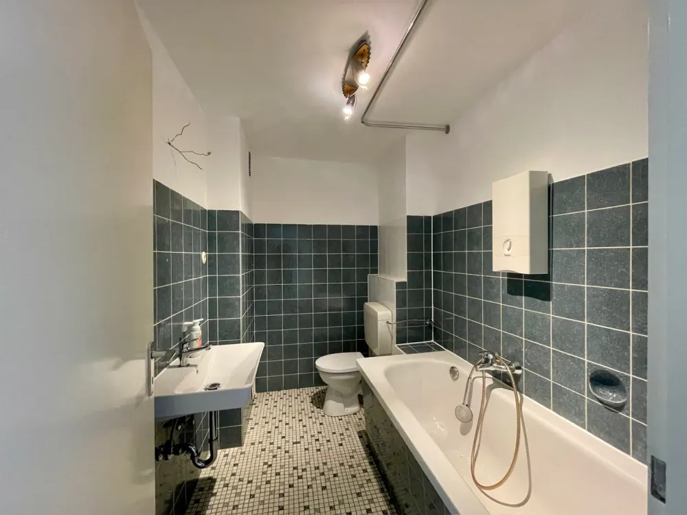Nagelneu renovierte 3-Zimmer-Wohnung mit Balkon in Köln Niehl, 76 m², ab sofort