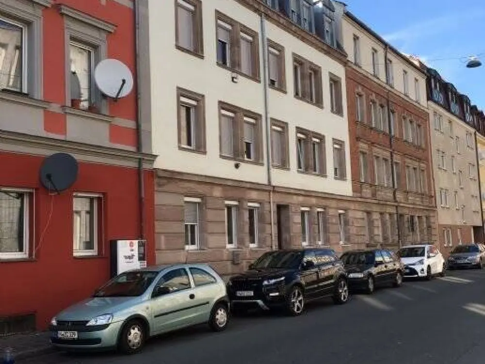 Quiet Living in the Trendy "GoHo" District with Balcony