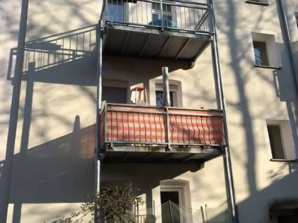 Quiet Living in the Trendy "GoHo" District with Balcony