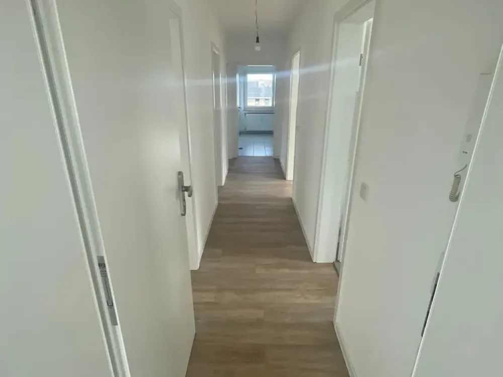 schöne, sanierte 4-Zimmer Wohnung (nur 2 Schlafzimmer) in Niederkassel *Erstbezug nach Sanierung*