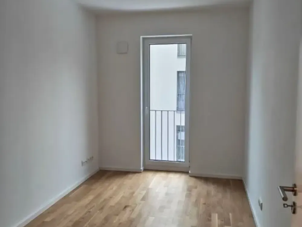 4 Zimmer mit 3 Schlafzimmern und Balkon auf der 2. Etage in Hamburg