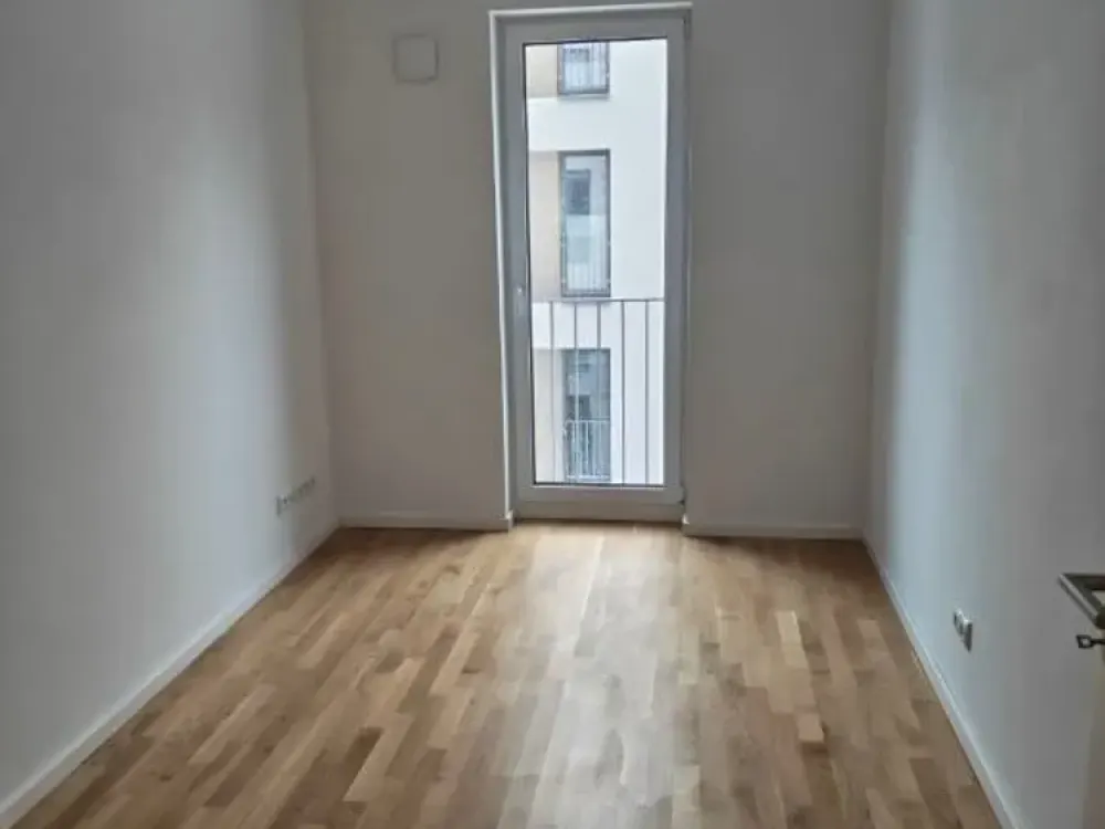 4 Zimmer mit 3 Schlafzimmern und Balkon auf der 2. Etage in Hamburg