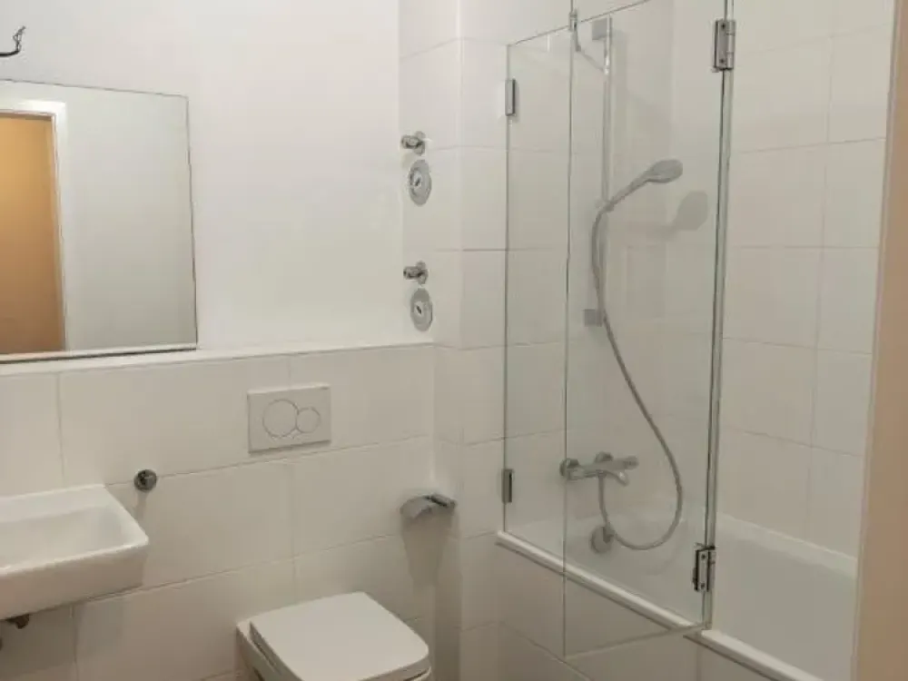 4 Zimmer mit 3 Schlafzimmern und Balkon auf der 2. Etage in Hamburg
