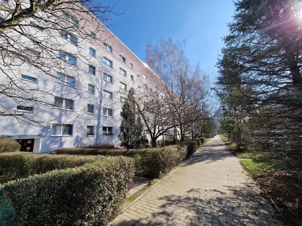 **JETZT EINZIEHEN**3-Zimmer-Wohnung // Balkon // DG // Bad mit Wanne // ab sofort