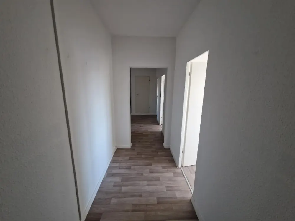 **JETZT EINZIEHEN**3-Zimmer-Wohnung // Balkon // DG // Bad mit Wanne // ab sofort