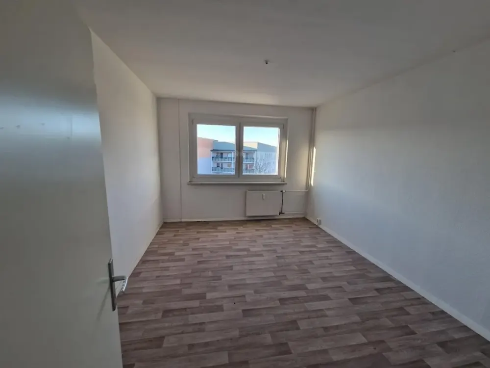 **JETZT EINZIEHEN**3-Zimmer-Wohnung // Balkon // DG // Bad mit Wanne // ab sofort