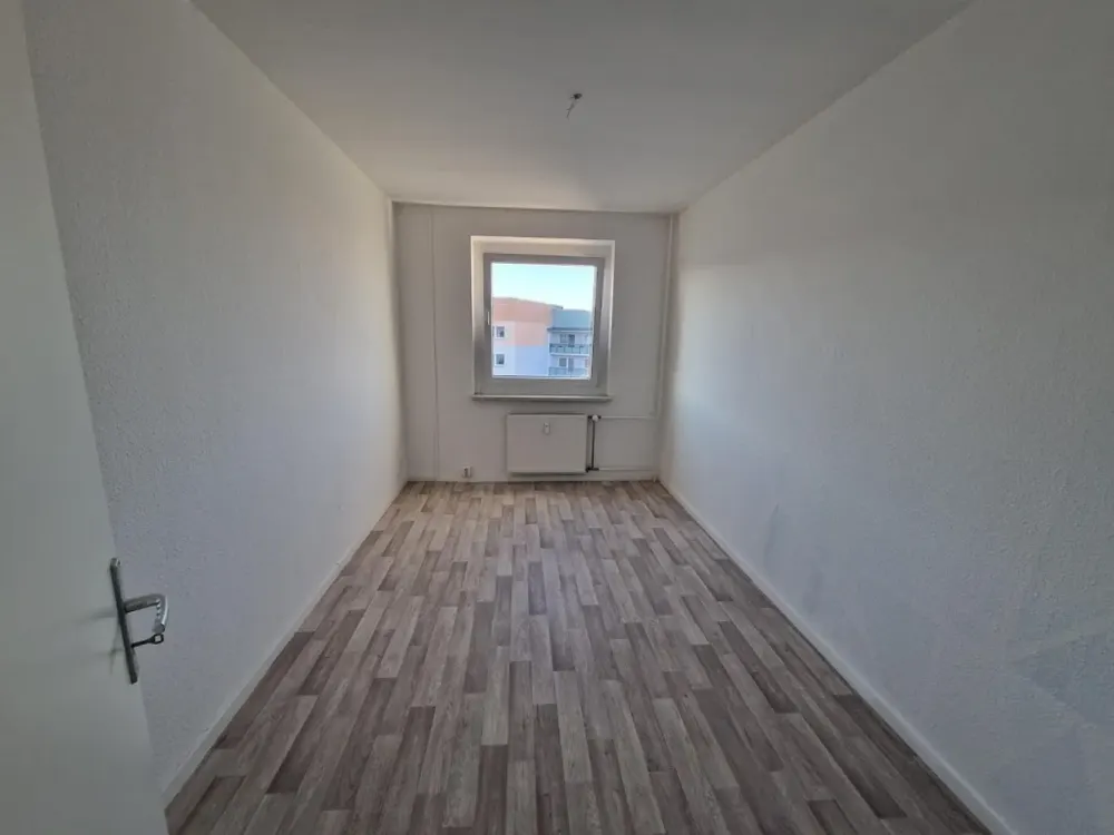 **JETZT EINZIEHEN**3-Zimmer-Wohnung // Balkon // DG // Bad mit Wanne // ab sofort