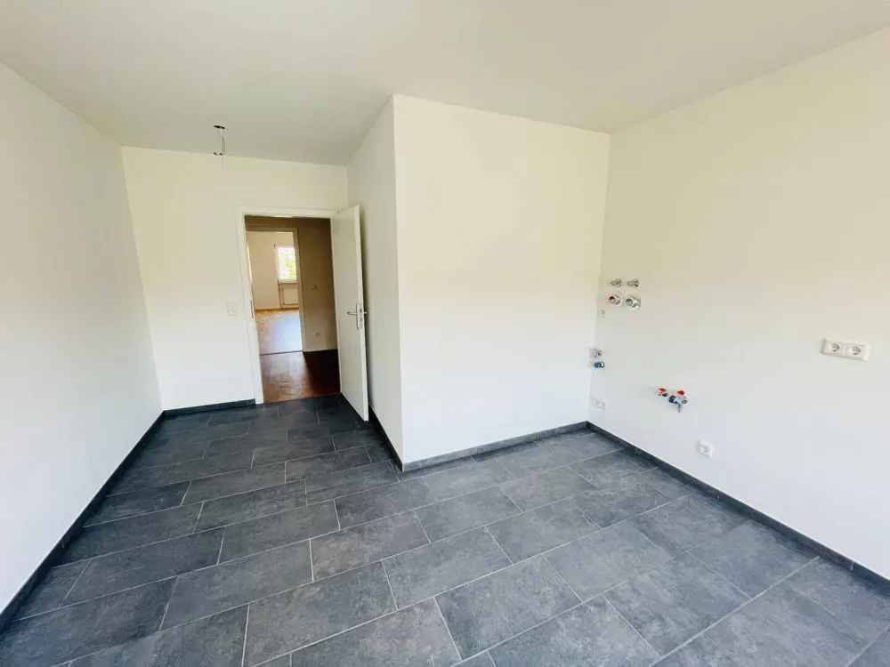Umzugsbonus! 1. Monat kaltmietfrei - - Helle und großzügige 3-Zimmer-Wohnung mit EBK