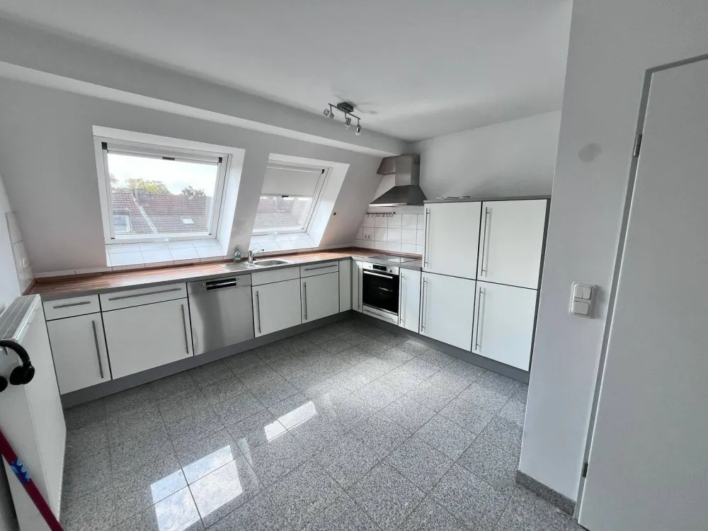 schicke 2,5 Zimmer Wohnung mit Balkon im gepflegten Haus, Kaiserstr. 56