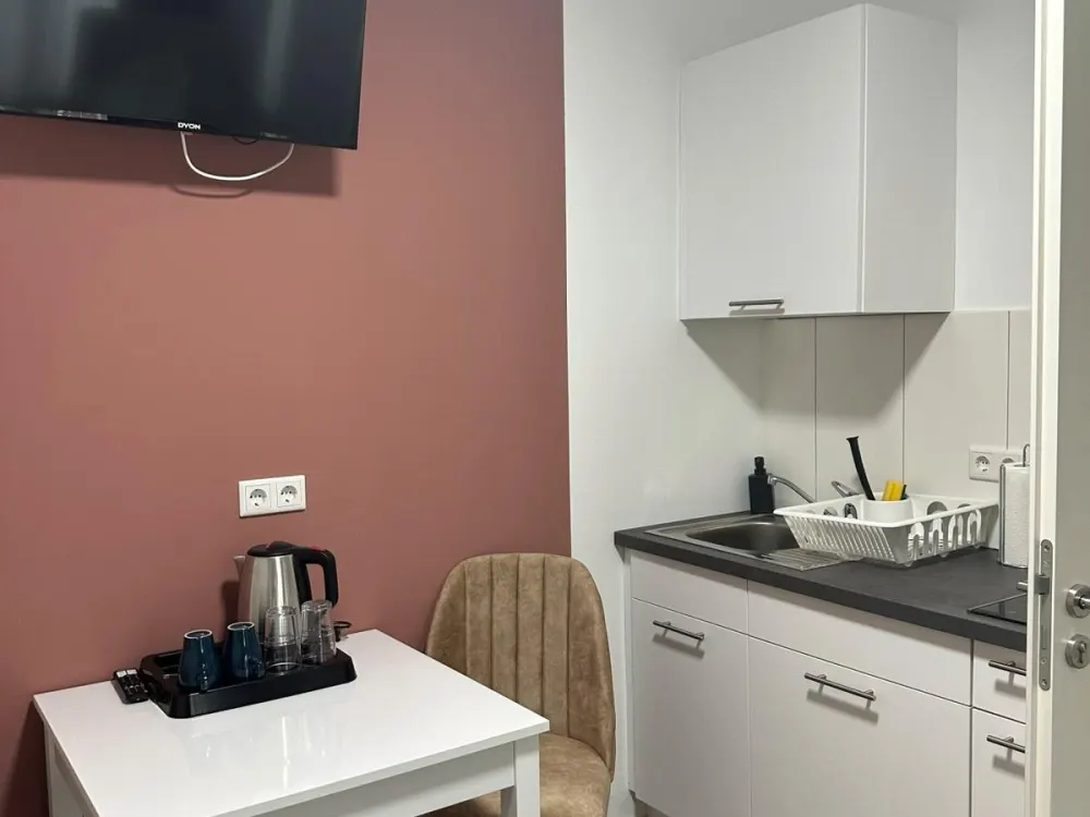 Moderne 2-Zimmer-Neubauwohnung mit Balkon, möbliert,
