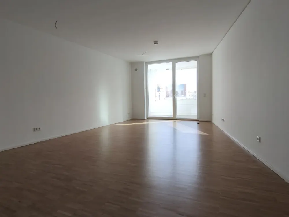 geräumige 5 Zimmer Wohnung mit Balkon