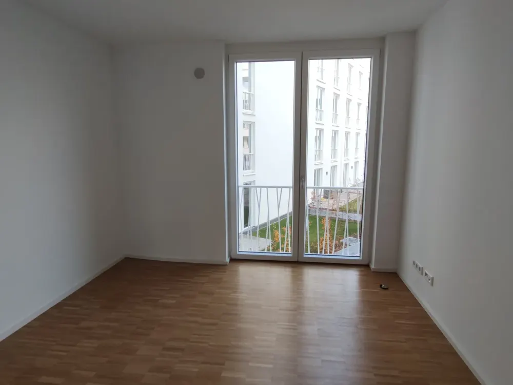 geräumige 5 Zimmer Wohnung mit Balkon