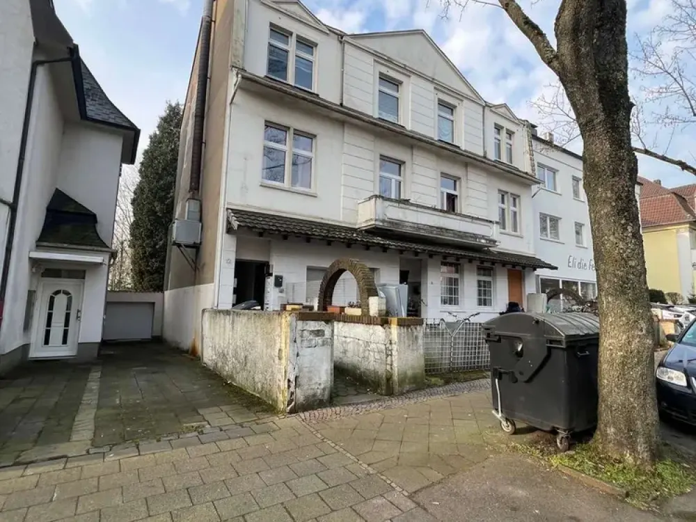 4-Zimmer-Wohnung mit 2 Balkonen, Potenzial für individuelle Wohnträume *renovierungsbedürftig*