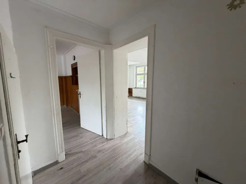 4-Zimmer-Wohnung mit 2 Balkonen, Potenzial für individuelle Wohnträume *renovierungsbedürftig*