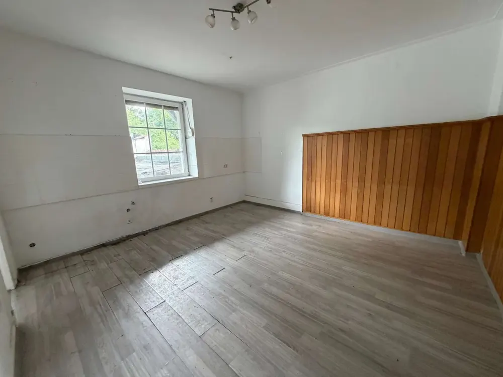 4-Zimmer-Wohnung mit 2 Balkonen, Potenzial für individuelle Wohnträume *renovierungsbedürftig*