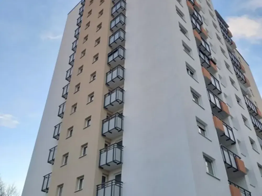 Right in the Middle! Attractive 2-Room Apartment with a View