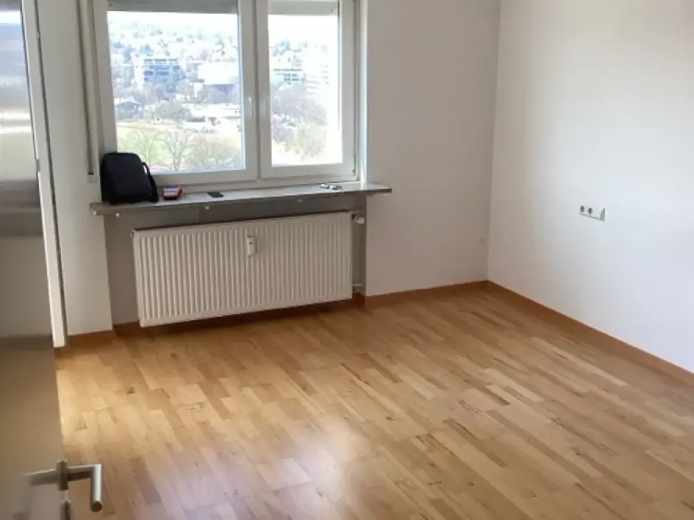 Right in the Middle! Attractive 2-Room Apartment with a View