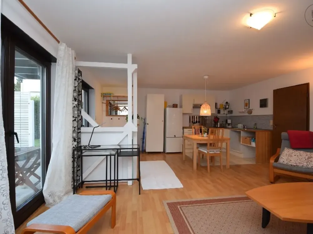 Helles möbliertes Apartment mit Küche, Internet und Stellplatz in Leverkusen