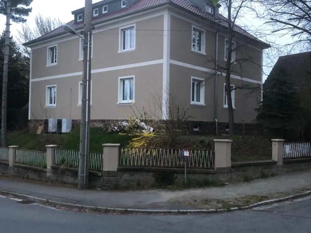 Schöne 6 Raumwohnung mit Bädern und Einbauküche in Dresden-Kemnitz