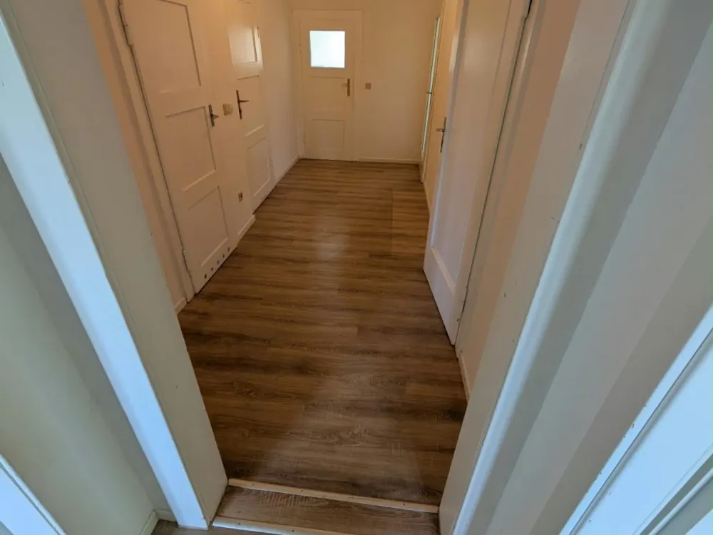 Schöne 6 Raumwohnung mit Bädern und Einbauküche in Dresden-Kemnitz