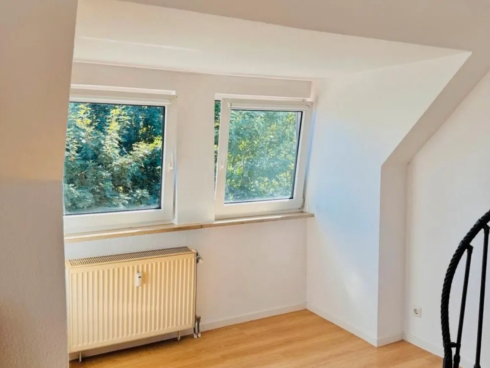 Lichtdurchflutete 1,5 ZKB Maisonettenwohnung in zentraler Lage