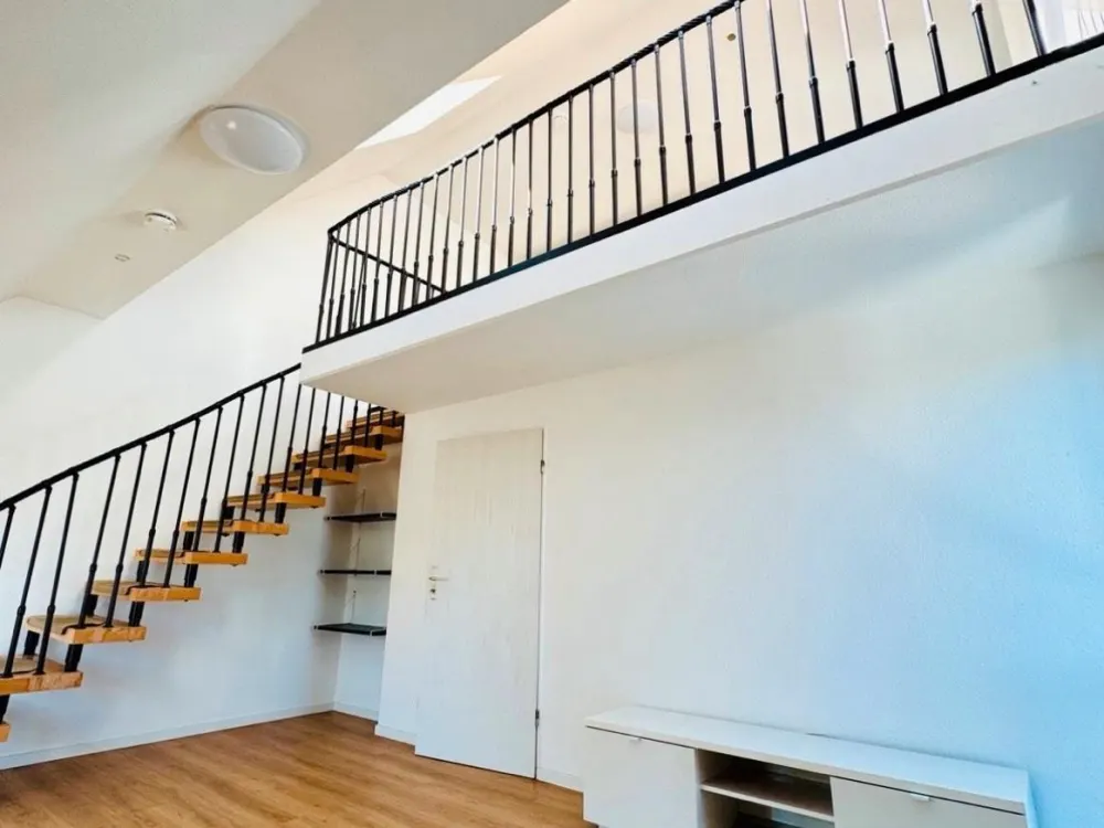 Lichtdurchflutete 1,5 ZKB Maisonettenwohnung in zentraler Lage