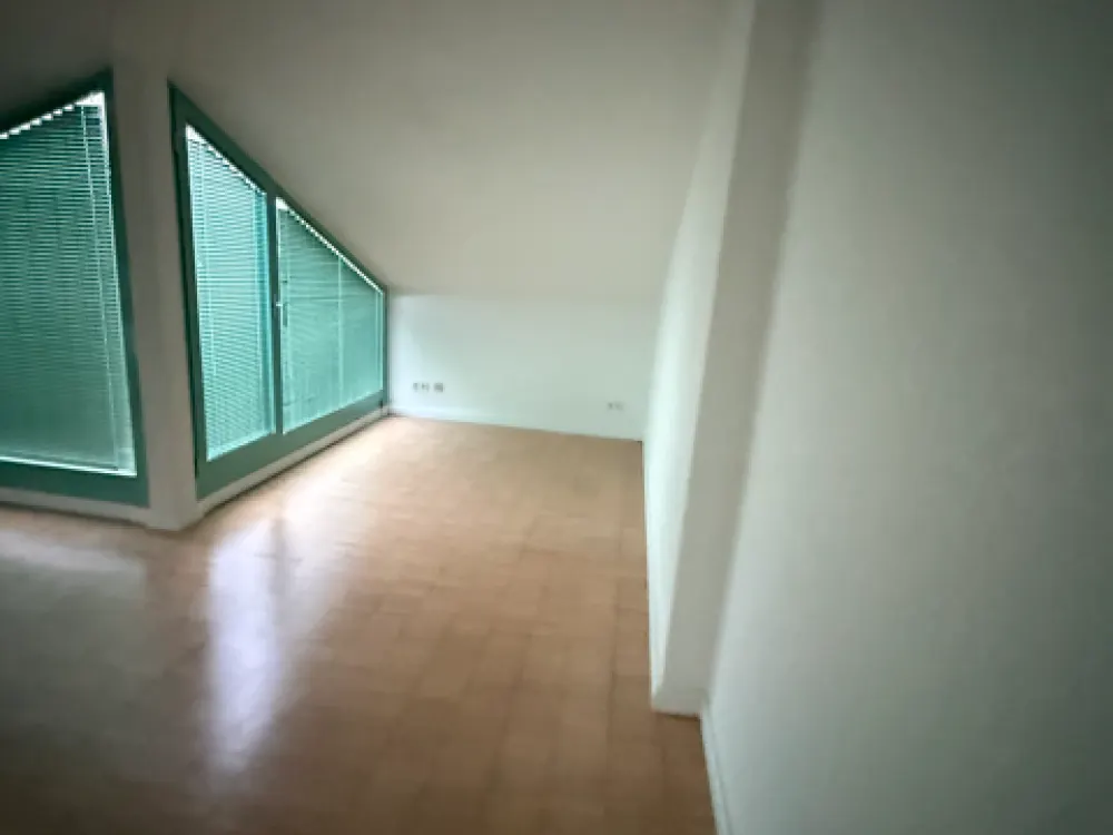 3-Zimmer-Dachgeschosswohnung in Hofheim [HMR-O10E05] [HMR-O10E05]