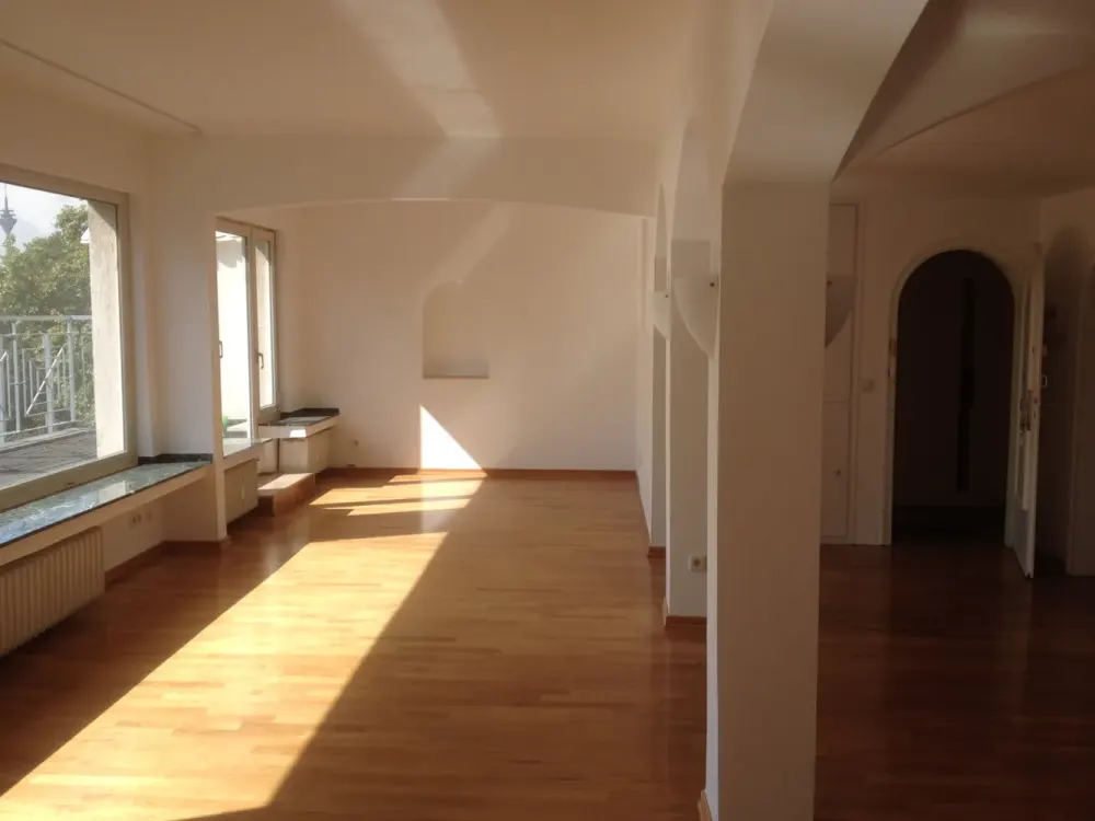 Penthouse directly at Hofgarten | 118 m² | large sun terrace | quiet & central | limited term