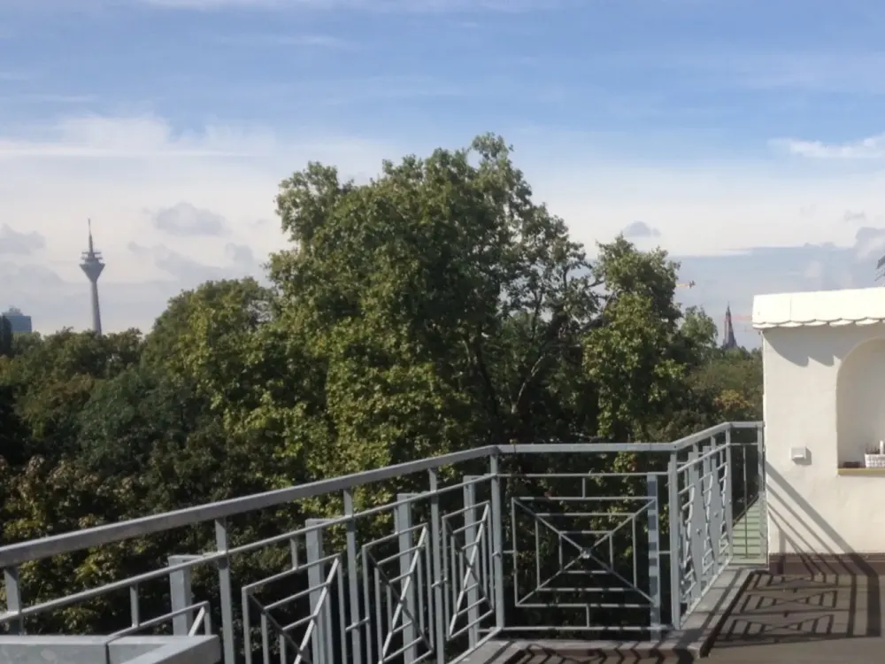 Penthouse directly at Hofgarten | 118 m² | large sun terrace | quiet & central | limited term