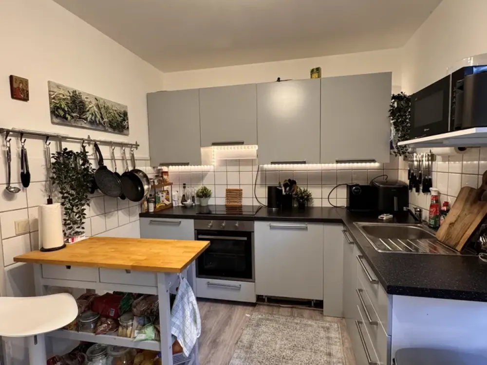 2-Zimmer-Wohnung mit Einbauküche, Balkon& eigenem Garten