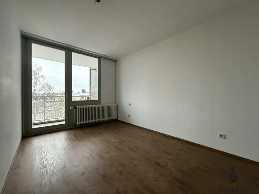 Spacious 3.5-Room Apartment in München-Solln